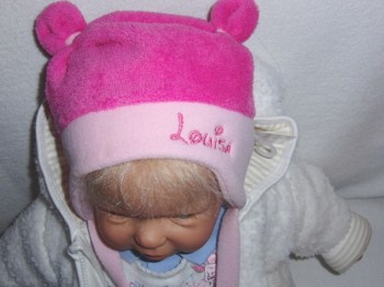 Kindermütze mit Ohren und Name rosa kräftiges pink